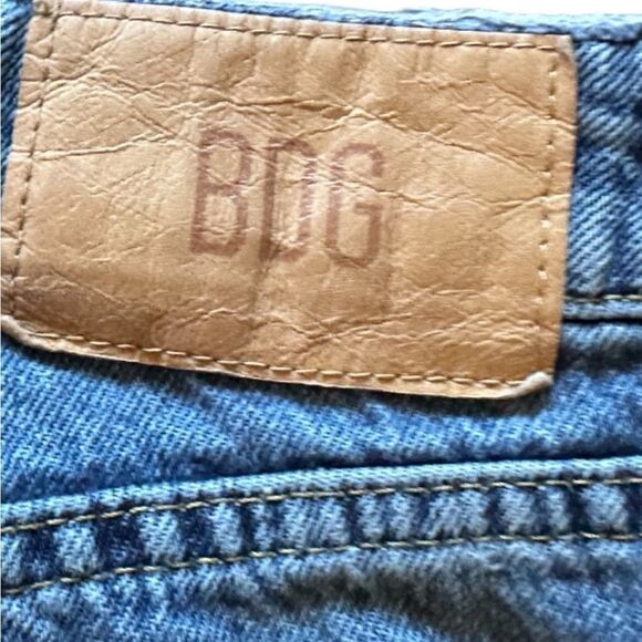 Urban Outfitters BDG Mom high rise distressed destructed jeans - Picture 4 of 4